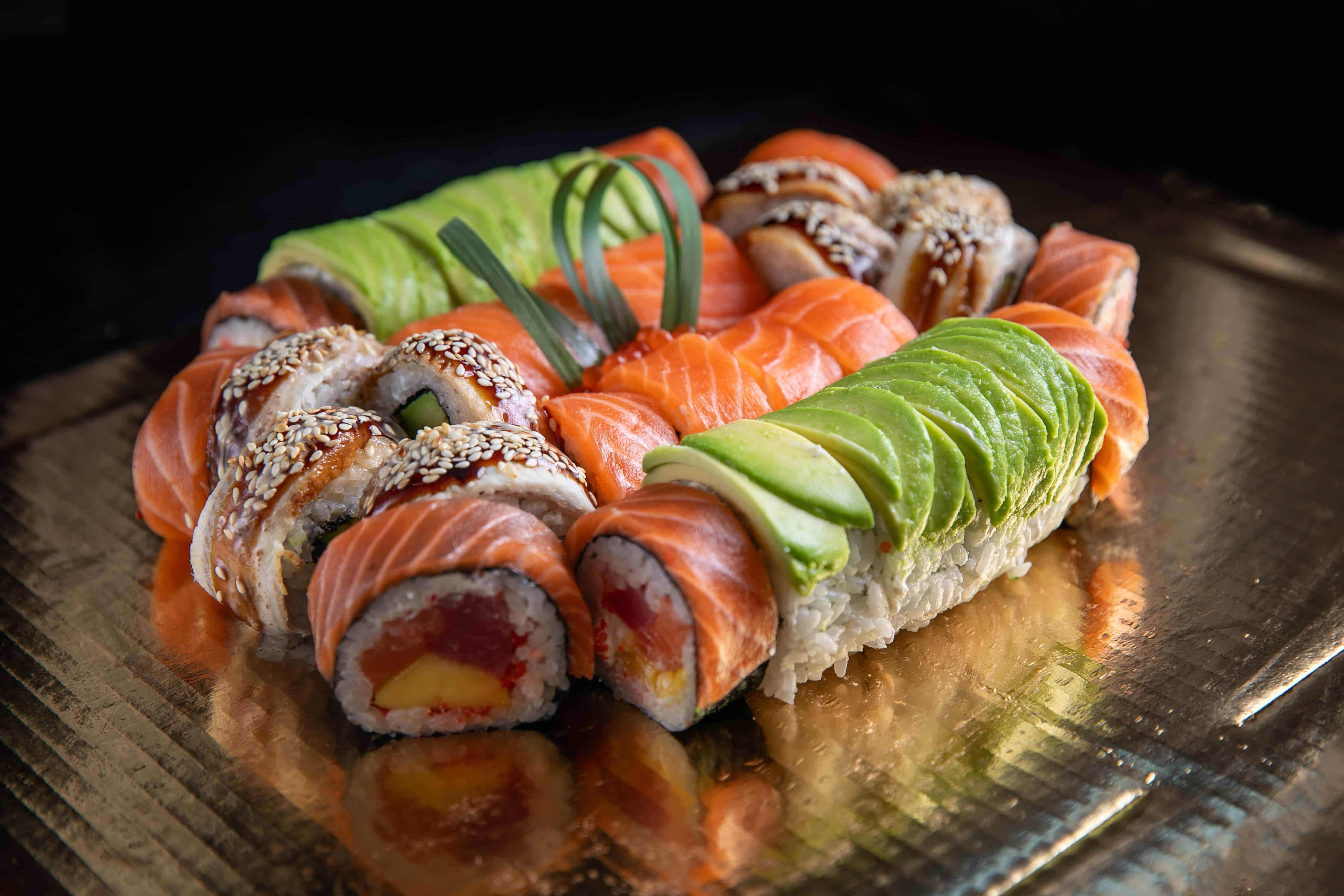 Złota Sakura - premium zestaw sushi w Warszawie