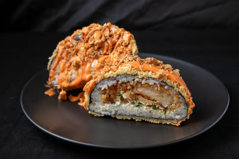 Sushi-Burger z krewetką w cieście tempura sushi Zlota Sakura Warszawa