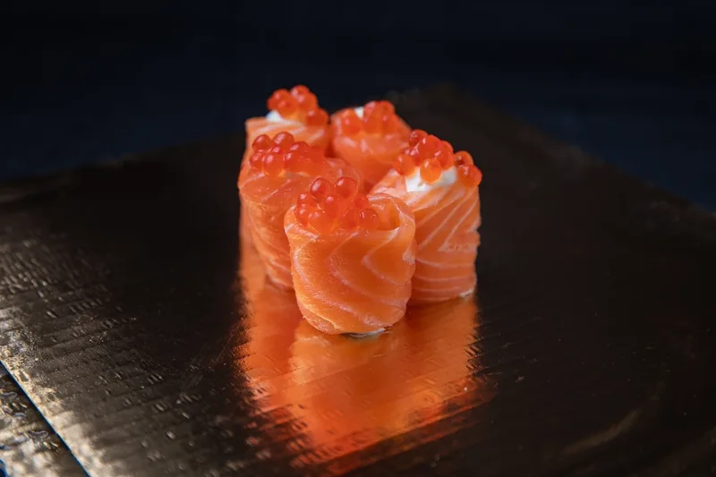Łososiowe Bombki sushi Zlota Sakura Warszawa