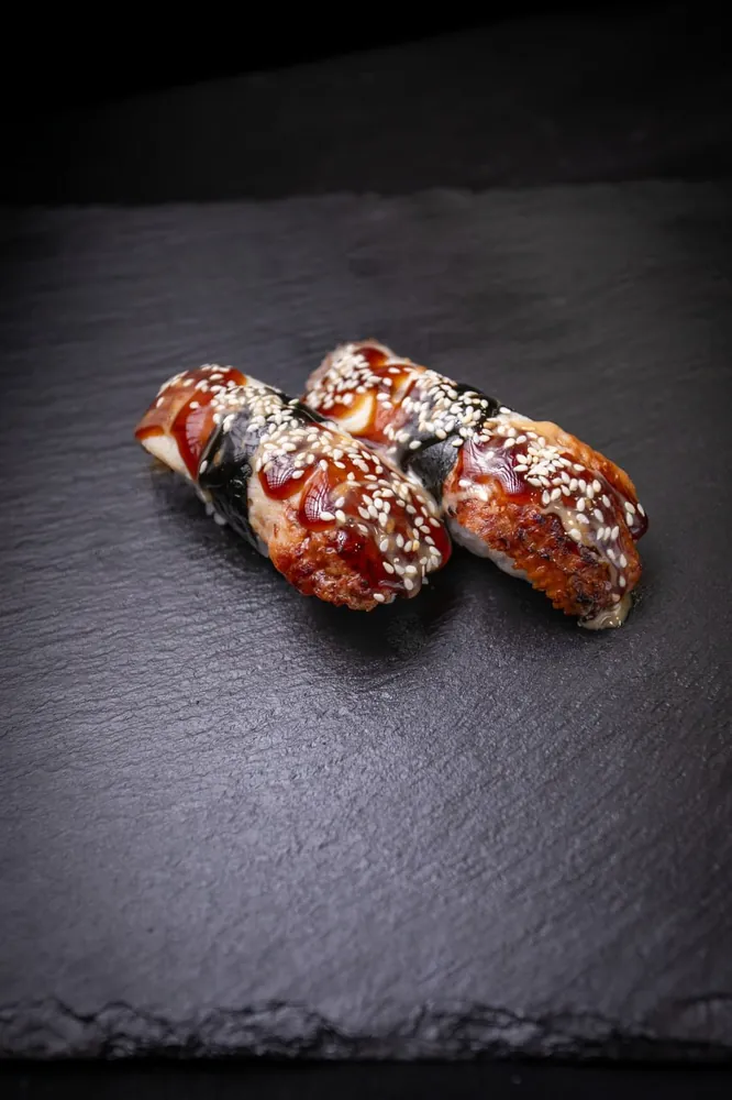 Nigiri węgorz sushi Zlota Sakura Warszawa