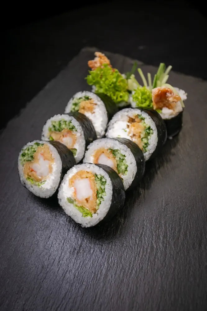 Futoroll z krewetką w tempurze sushi Zlota Sakura Warszawa