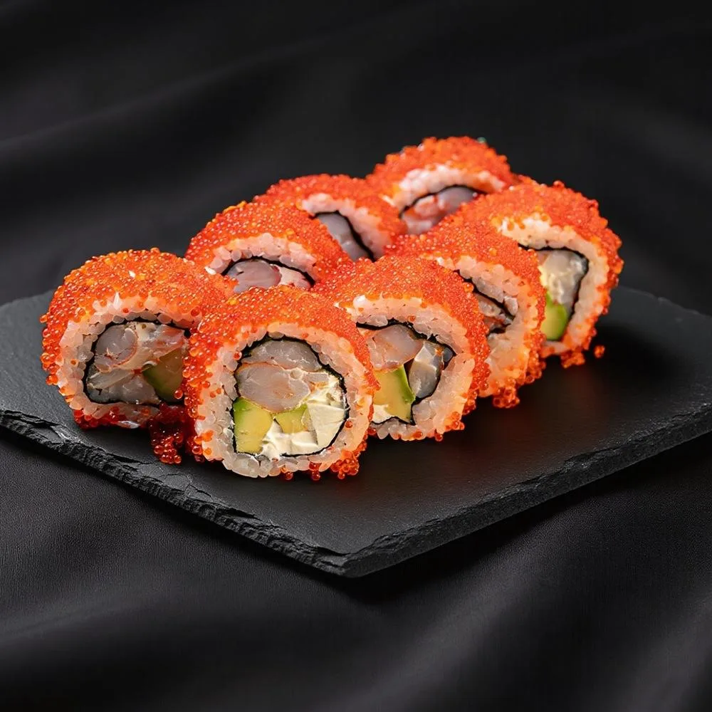 Kalifornia w tobiko z krewetką sushi Zlota Sakura Warszawa