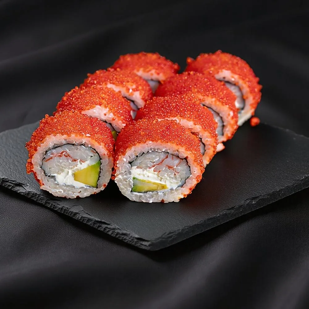Kalifornia w tobiko z surimi sushi Zlota Sakura Warszawa