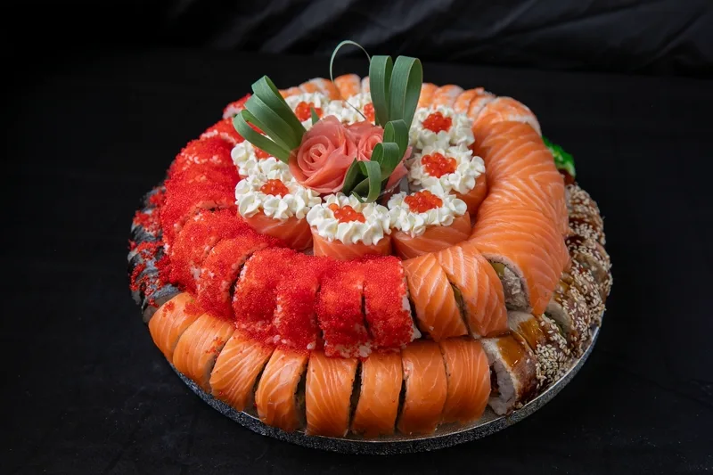 Piętrowy tort sushi 2.5 kg sushi Zlota Sakura Warszawa